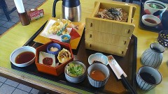 昨日の昼飯（お袋さんと）