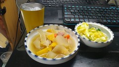 今日は根菜でお昼にしています。（夜食は炒飯？）