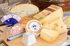 『猫がチーズに行くままにさせる』