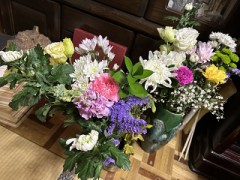 珍しく「生花」がたくさん