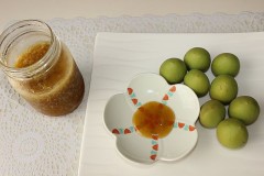 晩酌に梅ジャムを入れて飲む