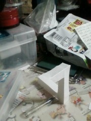 へ、部屋が汚いんだなぁ…