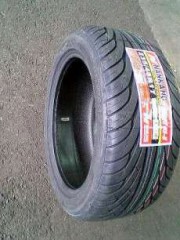 韓国製タイヤ。