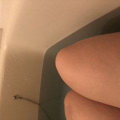 手を繋ぎたがる理由は？