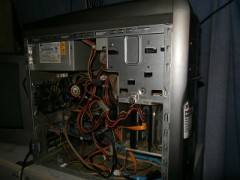 あまり物のパーツで組んだ子供用パソコンです。