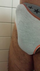 立ち過ぎて下着から頭が出そう！