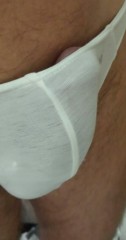 小さな下着だとはみ出しますね