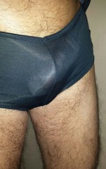 ちょい勃起斜め上向き