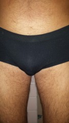 なんとかしっかり下着で押さえ付けてます。