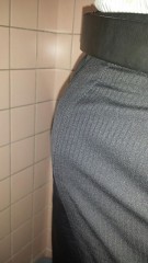 スーツ勃起4 モッコリします。