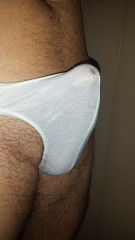 スーツの中で勃起が止まらない