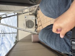 ベランダでオナニー