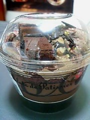 お菓子に埋もれます壁|・ω･｀)