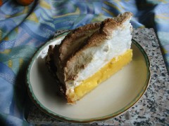 レモンクリームパイパイ をカットして食してみました。