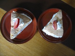 イチゴのパンピーケーキ