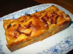 りんごとレーズンのヨーグルトケーキ作りました。