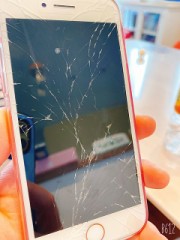 TVに向かって突っ込んじゃう？