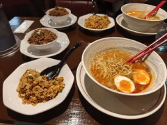 カレーと担々麺の店