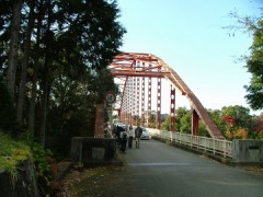 危ない橋を渡る