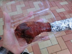 原始人が食べてる