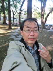 えりのラインが