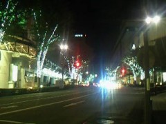 流れるイルミネーション。