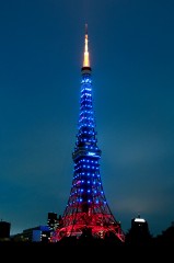 侍ブルー　東京タワーも応援？がんばれ　ニッポン