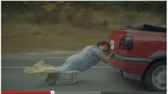 新CMが。。。。不気味なのに。。。。。海外で大人気！！！！！