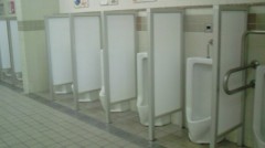 男子トイレは