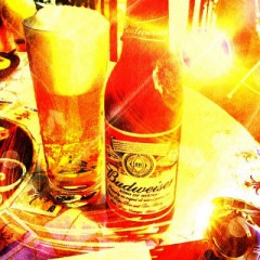 バド飲んでます