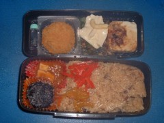 今日は早起きしてお弁当を作りましたよ・・・