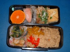 今日は早起きしてお弁当を作りました・・・