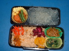 今日は久々に早起きしてお弁当を・・・