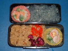 昨日も早起きしてお弁当を・・・