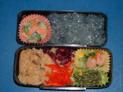 今日は早起きしてお弁当を作りましたよ。