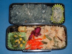 早起きしたけど、２度寝してあわててお弁当つくった。