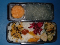 月曜日、朝早起きしてお弁当つくりました。