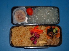 今日も２度寝したので慌ててお弁当つくりました。