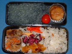 今日は普通に起きたのでお弁当つくりました。