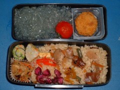 今日は３度寝したので、慌ててお弁当つくりました。