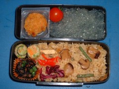 今日は普通に起きてお弁当つくりました。