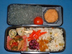 今日は２度寝したので慌ててお弁当を作りました。