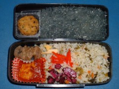 今日は２度寝したので慌ててお弁当を作りました。