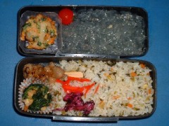 今日も２度寝したので慌ててお弁当を作りました。