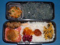 今日は普通に起きてお弁当つくりました。