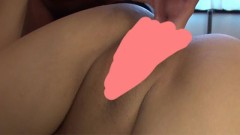 まんぐり返しでマ○コ穴に指挿入