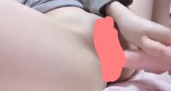 ぱっくり開脚してマ○コにバイブ挿入しちゃいます