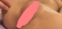 たっぷり中出しされた、パイパンマ○コ穴