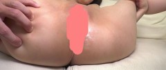 濡れ濡れのパイパンマ○コ丸見え撮影開脚ポーズ