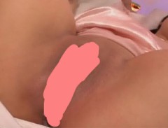 ぱっくり開脚でマ○コ撮影です️